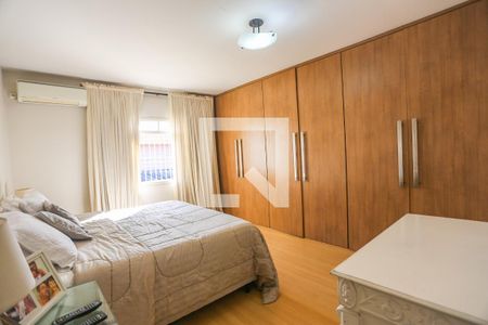 Casa à venda com 260m², 3 quartos e 2 vagas Casa à venda com 260m², 3 quartos e 2 vagasSuite