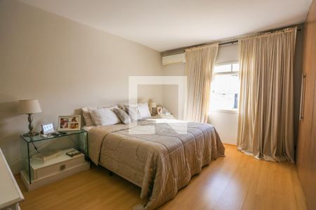 Casa à venda com 260m², 3 quartos e 2 vagas Casa à venda com 260m², 3 quartos e 2 vagasSuite