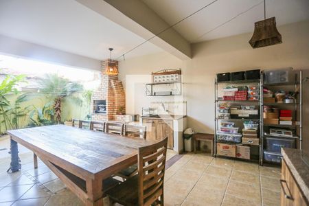 Casa à venda com 260m², 3 quartos e 2 vagas Casa à venda com 260m², 3 quartos e 2 vagasQuintal com Churrasqueira