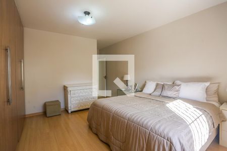 Casa à venda com 260m², 3 quartos e 2 vagas Casa à venda com 260m², 3 quartos e 2 vagasSuite