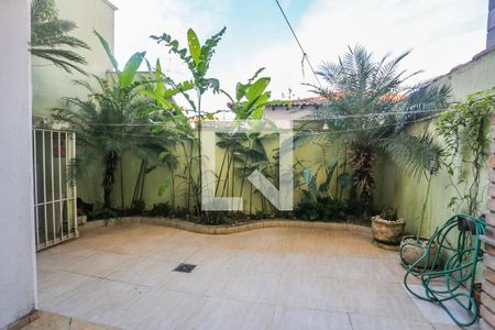 Casa à venda com 260m², 3 quartos e 2 vagas Casa à venda com 260m², 3 quartos e 2 vagasQuintal com Churrasqueira