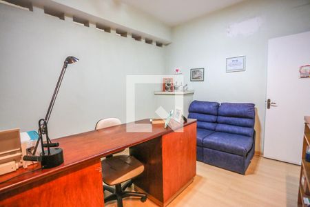 Casa à venda com 260m², 3 quartos e 2 vagas Casa à venda com 260m², 3 quartos e 2 vagasEscritorio