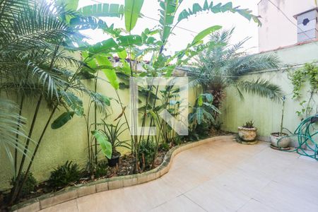 Casa à venda com 260m², 3 quartos e 2 vagas Casa à venda com 260m², 3 quartos e 2 vagasQuintal com Churrasqueira