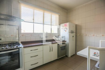 Casa à venda com 260m², 3 quartos e 2 vagas Casa à venda com 260m², 3 quartos e 2 vagasCozinha