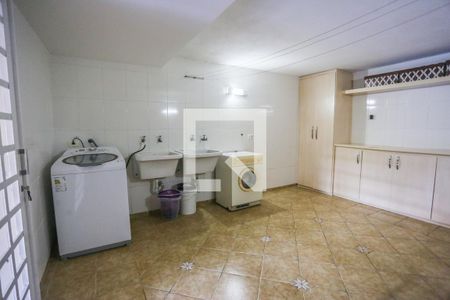 Casa à venda com 260m², 3 quartos e 2 vagas Casa à venda com 260m², 3 quartos e 2 vagasArea de Serviço