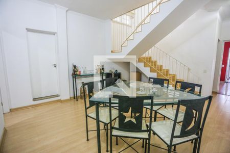 Casa à venda com 260m², 3 quartos e 2 vagas Casa à venda com 260m², 3 quartos e 2 vagasSala de Jantar