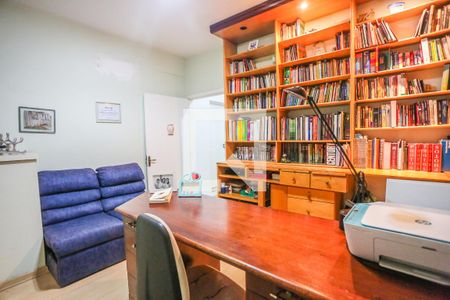 Casa à venda com 260m², 3 quartos e 2 vagas Casa à venda com 260m², 3 quartos e 2 vagasEscritorio