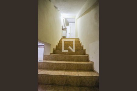 Casa à venda com 260m², 3 quartos e 2 vagas Casa à venda com 260m², 3 quartos e 2 vagasEscada