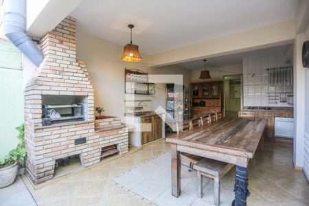 Casa à venda com 260m², 3 quartos e 2 vagas Casa à venda com 260m², 3 quartos e 2 vagasQuintal com Churrasqueira