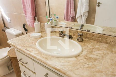 Casa à venda com 260m², 3 quartos e 2 vagas Casa à venda com 260m², 3 quartos e 2 vagasBanheiro Suite