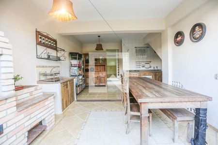 Casa à venda com 260m², 3 quartos e 2 vagas Casa à venda com 260m², 3 quartos e 2 vagasQuintal com Churrasqueira