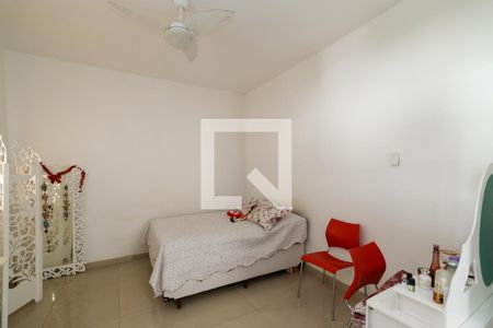 Casa à venda com 250m², 4 quartos e 1 vaga Casa à venda com 250m², 4 quartos e 1 vagaSuite