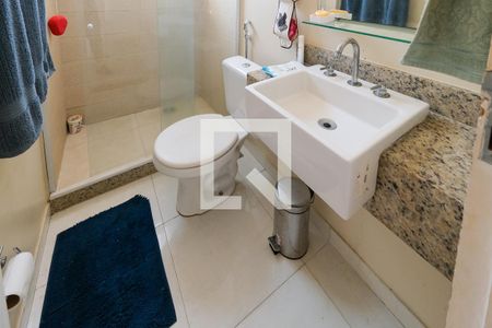 Casa à venda com 250m², 4 quartos e 1 vaga Casa à venda com 250m², 4 quartos e 1 vagaBanheiro Corredor