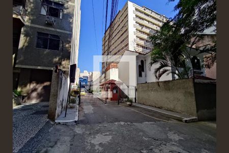 Casa à venda com 250m², 4 quartos e 1 vaga Casa à venda com 250m², 4 quartos e 1 vagaFachada e portaria