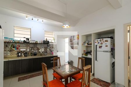 Casa à venda com 250m², 4 quartos e 1 vaga Casa à venda com 250m², 4 quartos e 1 vagaCozinha