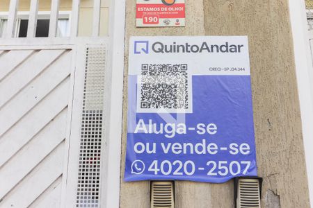 Casa à venda com 195m², 3 quartos e 4 vagas Casa à venda com 195m², 3 quartos e 4 vagasFachada