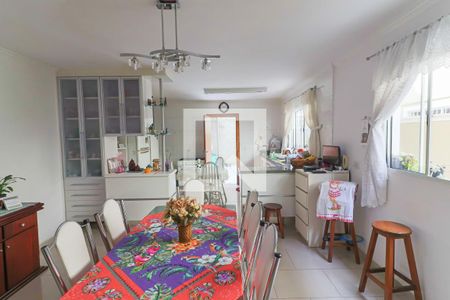 Casa à venda com 195m², 3 quartos e 4 vagas Casa à venda com 195m², 3 quartos e 4 vagasCozinha Copa