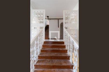 Casa à venda com 1000m², 13 quartos e 4 vagasEscada