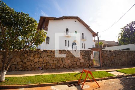 Casa à venda com 1000m², 13 quartos e 4 vagasFachada