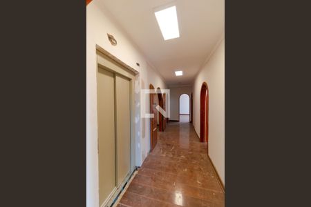 Casa à venda com 1000m², 13 quartos e 4 vagasCorredor