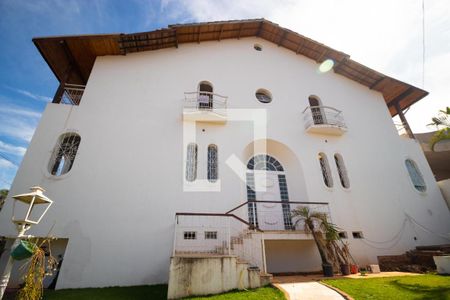 Casa à venda com 1000m², 13 quartos e 4 vagasFachada