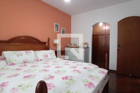 Casa à venda com 370m², 4 quartos e 4 vagas Casa à venda com 370m², 4 quartos e 4 vagasQuarto Suíte