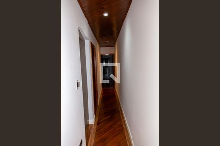 Casa à venda com 380m², 3 quartos e 2 vagasCorredor