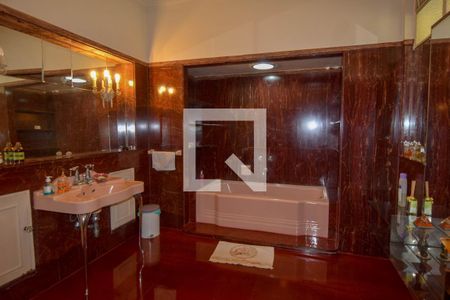 Apartamento à venda com 215m², 4 quartos e 1 vaga Apartamento à venda com 215m², 4 quartos e 1 vagaBanheiro 2