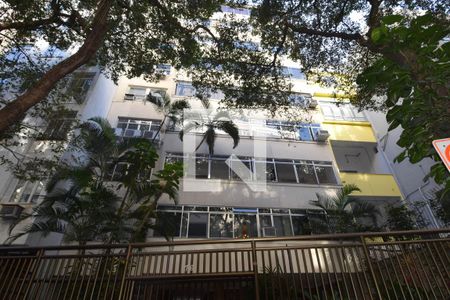 Apartamento à venda com 215m², 4 quartos e 1 vaga Apartamento à venda com 215m², 4 quartos e 1 vagaFachada