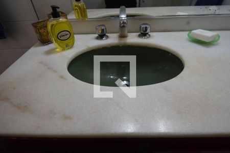 Apartamento à venda com 215m², 4 quartos e 1 vaga Apartamento à venda com 215m², 4 quartos e 1 vagaBanheiro