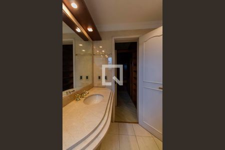 Apartamento à venda com 224m², 3 quartos e 2 vagas Apartamento à venda com 224m², 3 quartos e 2 vagasBanheiro da Suíte