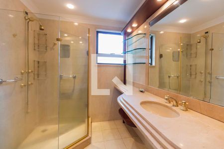 Apartamento à venda com 224m², 3 quartos e 2 vagas Apartamento à venda com 224m², 3 quartos e 2 vagasBanheiro da Suíte