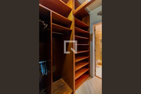 Apartamento à venda com 224m², 3 quartos e 2 vagas Apartamento à venda com 224m², 3 quartos e 2 vagasCloset da suíte