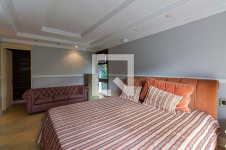 Apartamento à venda com 224m², 3 quartos e 2 vagas Apartamento à venda com 224m², 3 quartos e 2 vagasSuíte