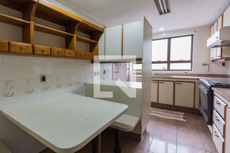 Apartamento à venda com 224m², 3 quartos e 2 vagas Apartamento à venda com 224m², 3 quartos e 2 vagasCozinha