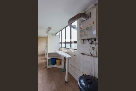 Apartamento à venda com 224m², 3 quartos e 2 vagas Apartamento à venda com 224m², 3 quartos e 2 vagasLavanderia