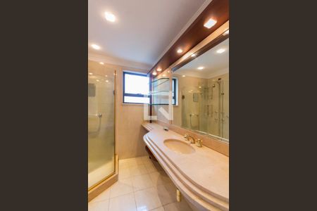 Apartamento à venda com 224m², 3 quartos e 2 vagas Apartamento à venda com 224m², 3 quartos e 2 vagasBanheiro da Suíte