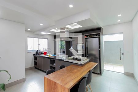 Casa à venda com 300m², 3 quartos e 6 vagas Casa à venda com 300m², 3 quartos e 6 vagasCozinha