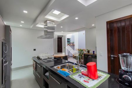 Casa à venda com 300m², 3 quartos e 6 vagas Casa à venda com 300m², 3 quartos e 6 vagasCozinha