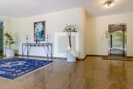 Apartamento à venda com 180m², 4 quartos e 2 vagas Apartamento à venda com 180m², 4 quartos e 2 vagasÁrea comum - Hall Social