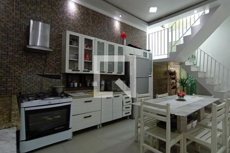 Casa à venda com 250m², 3 quartos e 6 vagas Casa à venda com 250m², 3 quartos e 6 vagasCozinha