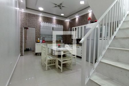 Casa à venda com 250m², 3 quartos e 6 vagas Casa à venda com 250m², 3 quartos e 6 vagasCozinha