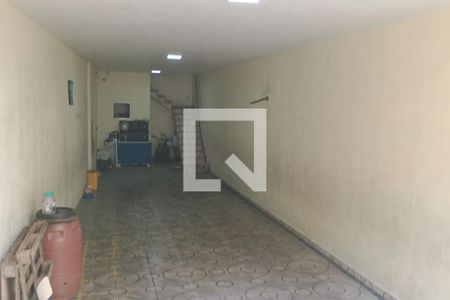 Casa à venda com 250m², 3 quartos e 6 vagas Casa à venda com 250m², 3 quartos e 6 vagasGaragem