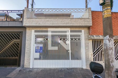 Casa à venda com 253m², 3 quartos e 2 vagas Casa à venda com 253m², 3 quartos e 2 vagasFachada