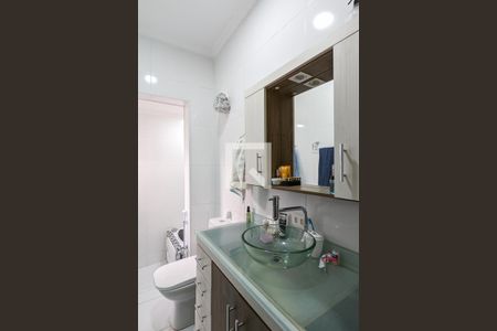 Casa à venda com 253m², 3 quartos e 2 vagas Casa à venda com 253m², 3 quartos e 2 vagasBanheiro da suíte 1