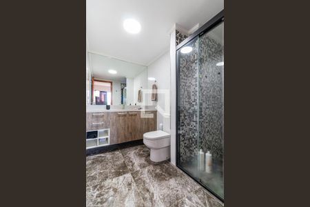 Apartamento à venda com 117m², 4 quartos e 2 vagas Apartamento à venda com 117m², 4 quartos e 2 vagasBanheiro da Suíte