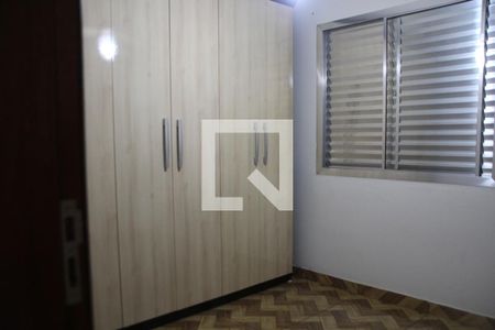 Dormitório 1 de apartamento para alugar com 2 quartos, 50m² em Jardim Redil, São Paulo
