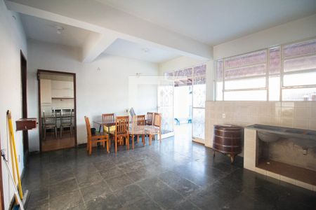 Casa à venda com 300m², 3 quartos e 3 vagas Casa à venda com 300m², 3 quartos e 3 vagasÁrea de Serviço