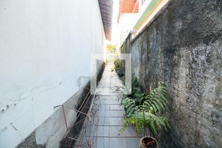 Casa à venda com 300m², 3 quartos e 3 vagas Casa à venda com 300m², 3 quartos e 3 vagasCorredor