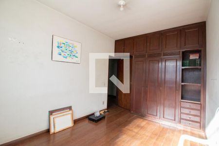 Casa à venda com 300m², 3 quartos e 3 vagas Casa à venda com 300m², 3 quartos e 3 vagasQuarto 2